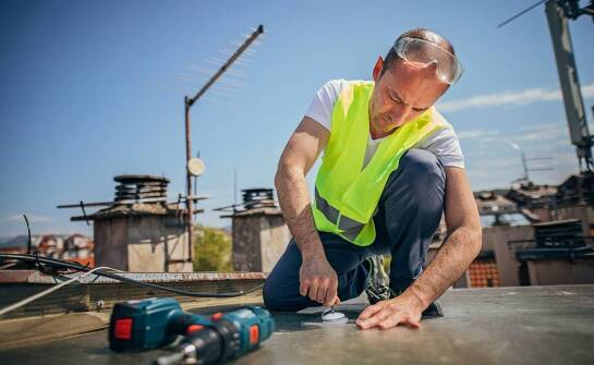 Jak szkolenie dekarzy wpływa na rozwój zawodowy i umiejętności praktyczne?