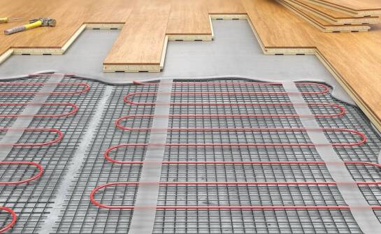 Jak wybrać odpowiedni podkład pod panele dla ogrzewania podłogowego?