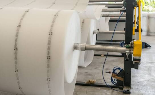 Korzyści wynikające z użycia płyt polipropylenowych w konstrukcjach przemysłowych