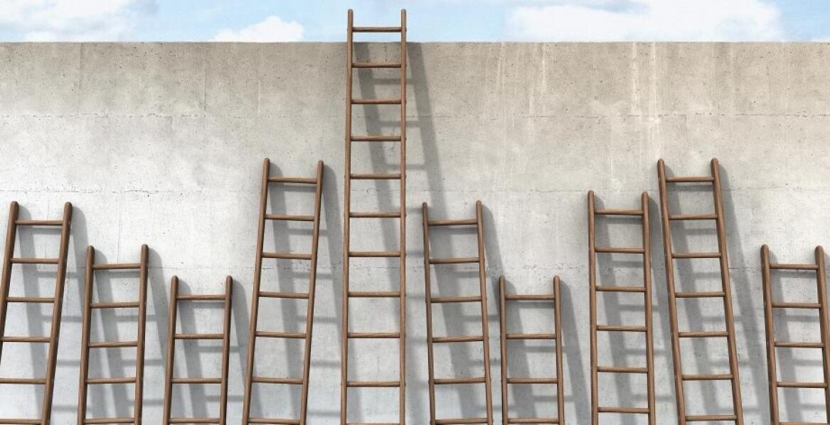 Jak znaleźć najlepszego producenta drabin do zastosowań domowych i profesjonalnych?