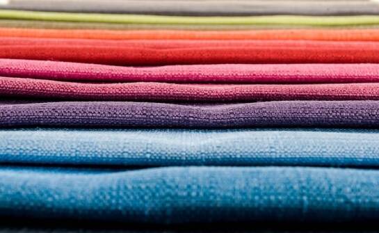 Jak hurtownia tekstylna wspiera klientów w wyborze odpowiednich produktów?