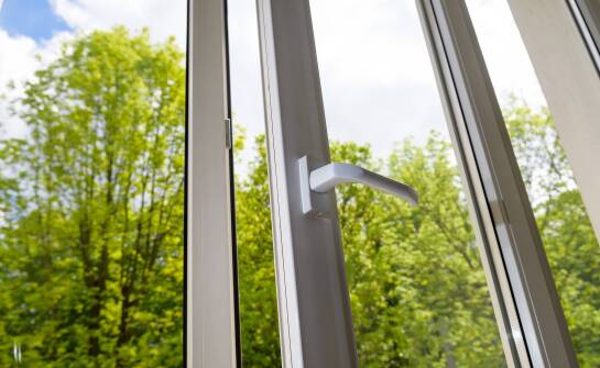 Günstige Fenster aus Polen und ihr Einfluss auf den akustischen Komfort der Innenräume