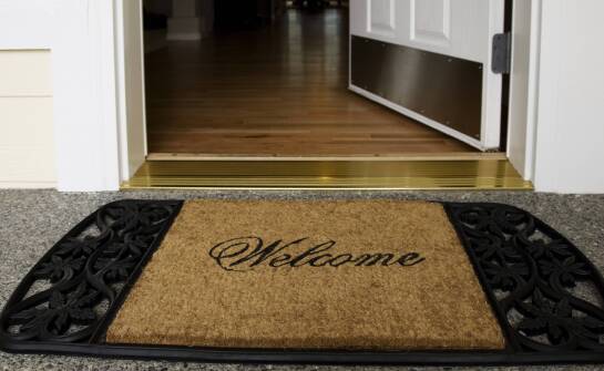 What are the advantages of entrance floor mats made from coconut fiber?