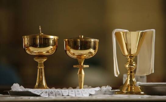 Różnorodność dewocjonaliów: jak dostosować wybór do potrzeb wspólnoty religijnej?