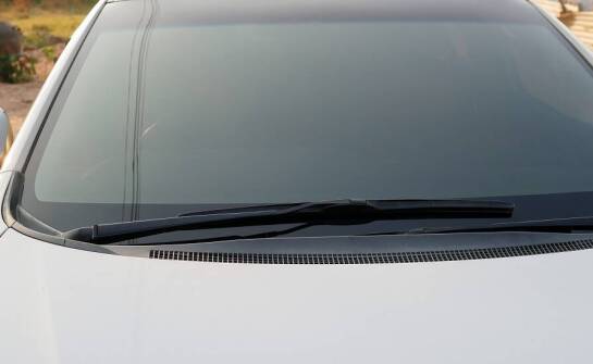 Jak szyby samochodowe wpływają na działanie systemów wspomagania jazdy?