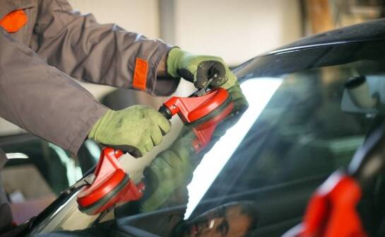 Czy wymiana auto szyb wpływa na wartość rynkową pojazdu?