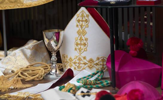 The Elegance and Functionality of the Biretta: Key Features