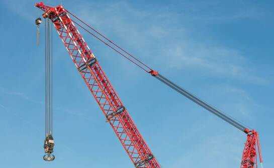 Jak przebiega profesjonalny montaż dźwignic krok po kroku?