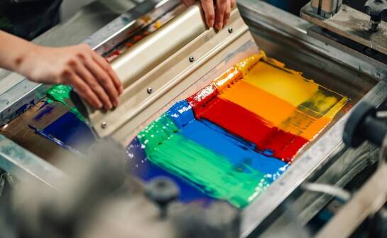 Farby rozpuszczalnikowe sitodruk a rozwój technologii etykietowania