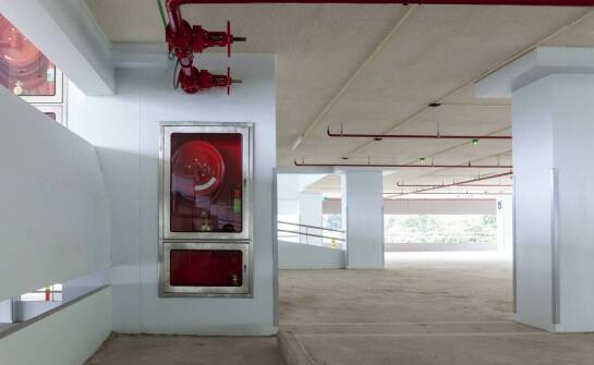 Jak bramy przeciwpożarowe wpływają na bezpieczeństwo budynków?