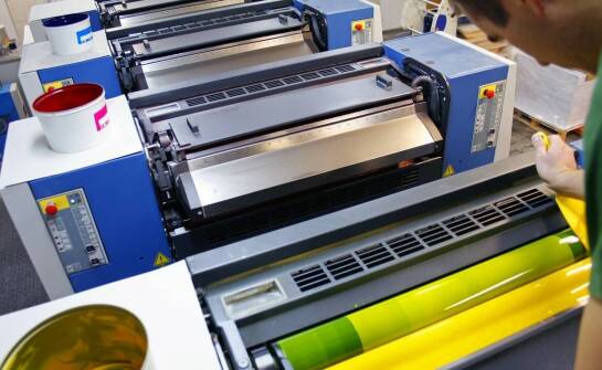 Jak tunele suszące UV wpływają na szybkość schnięcia farb drukarskich?