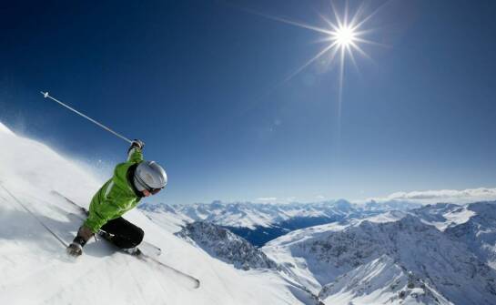 Jak wybrać odpowiedni program obozu narciarskiego dla dziecka