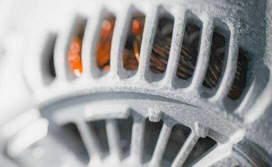 Jak nakładanie powłok galwanicznych chroni części samochodowe przed korozją?