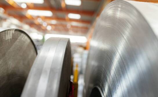 Blachy ze stali nierdzewnej: trwałość i odporność w trudnych warunkach przemysłowych