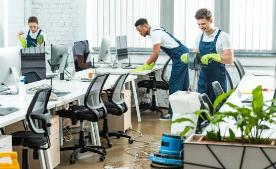 Jakie są najlepsze praktyki w sprzątaniu dużych przestrzeni handlowych?