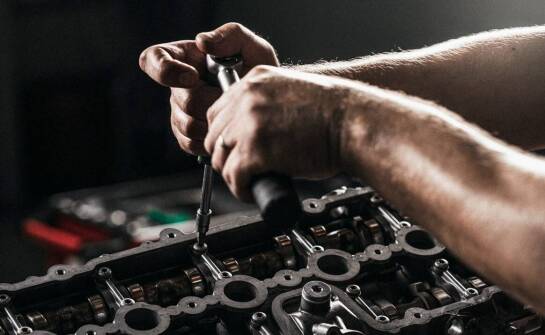 Czym charakteryzuje się profesjonalna naprawa pompowtryskiwaczy?