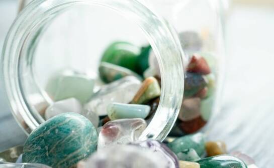 Jak zakrętki producent wpływają na jakość opakowań szklanych?