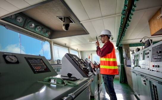 Serwisowanie systemów VHF: Kluczowe praktyki i ich znaczenie dla żeglugi