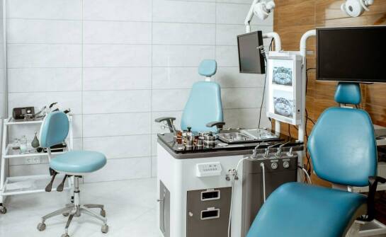 Wpływ nowoczesnych technologii na komfort pacjenta podczas zabiegów dentystycznych