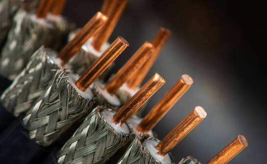 Wybór pończochy kablowej: na co zwrócić uwagę przy zakupie