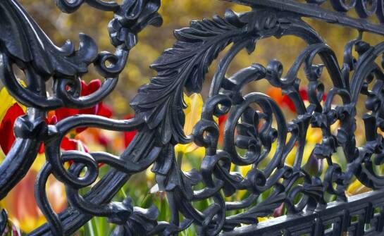 Welche Faktoren beeinflussen die Wahl der richtigen Farbe für ein Tor aus Polen?