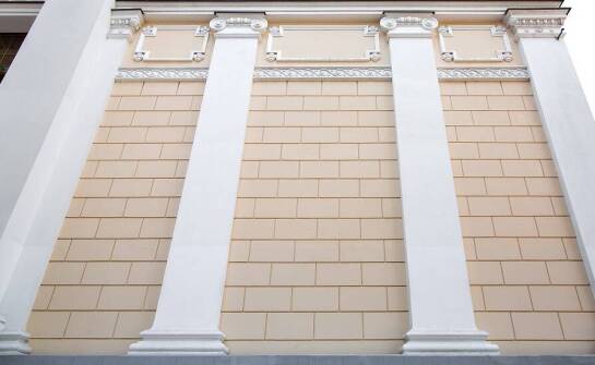 Wpływ podstaw dekoracyjnych na trwałość i estetykę budynków