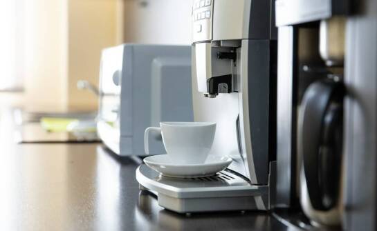 Czym się kierować przy wyborze firmy oferującej wypożyczenie ekspresu do kawy?