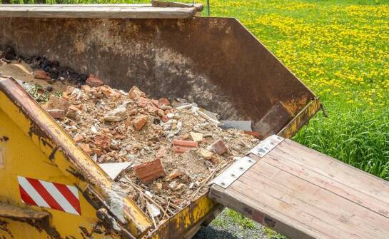 Jak wynajem kontenera na gruz wspiera redukcję kosztów utylizacji odpadów?