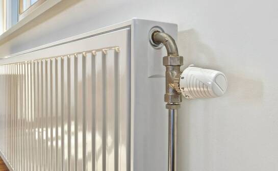 Jak innowacyjne systemy ogrzewania mogą zredukować koszty eksploatacji budynków?