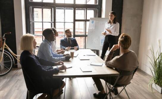 Wpływ szkoleń z zakresu kompetencji miękkich na efektywność zespołów
