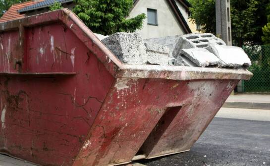 Bezpieczne użytkowanie kontenera na odpady budowlane