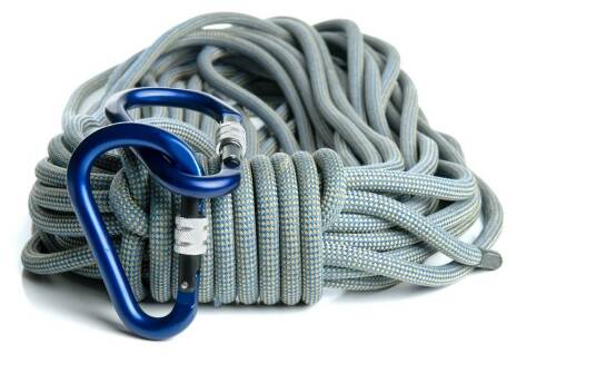 Liny wspinaczkowe: kluczowe czynniki wpływające na ich wybór i zastosowanie