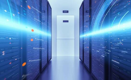 Jakie korzyści niesie ze sobą wdrożenie fortiswitch w dużych organizacjach?