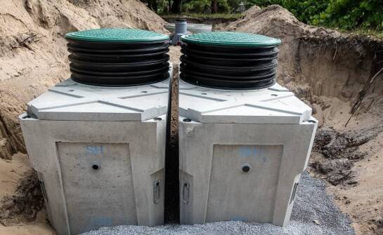 Jakie są główne różnice między szambami betonowymi a zbiornikami z tworzyw sztucznych?