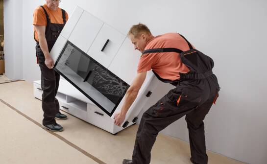 Jak sprawnie pozbyć się niechcianych rzeczy przed remontem lub sprzedażą lokalu?