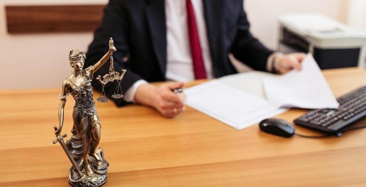 Raczyński: Reprezentacja przed sądem rejestrowym – kluczowe korzyści dla przedsiębiorców