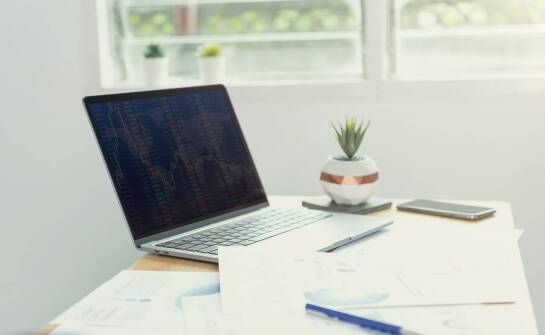 Prowadzenie ksiąg handlowych a zmiany prawne – jak być na bieżąco?