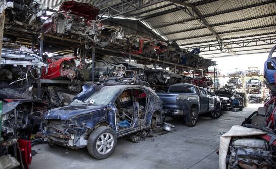 Jaką rolę odgrywa technologia w procesie demontażu pojazdów?