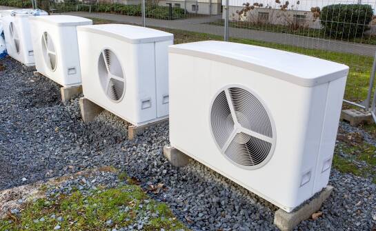 Wpływ pomp ciepła na efektywność energetyczną budynków komercyjnych