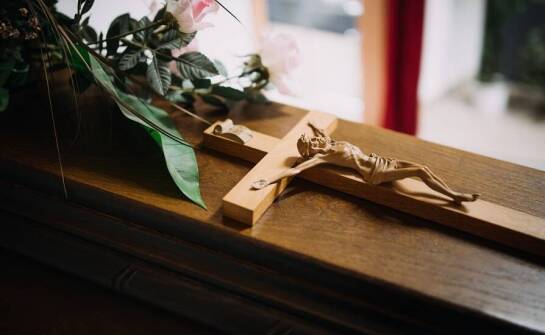 Najtańszy zakład pogrzebowy: jak zapewnia pełną obsługę klienta?
