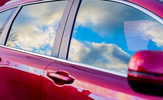 Jak szyby akustyczne redukują hałas w kabinie pojazdu?