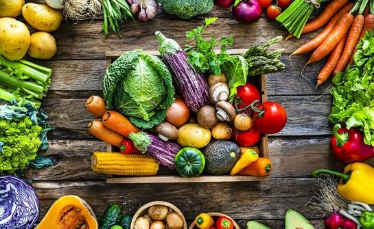 Jakie przyprawy najlepiej podkreślają smak wędzonych warzyw?