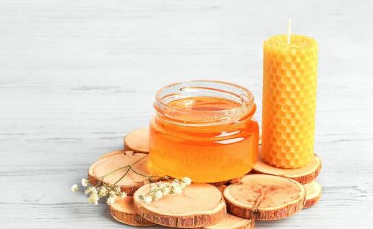 Miód akacjowy w kosmetyce: naturalne sposoby na piękną skórę