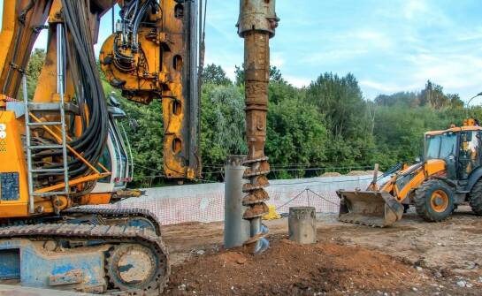 Jakie technologie wspierają proces kopania studni kręgowej?