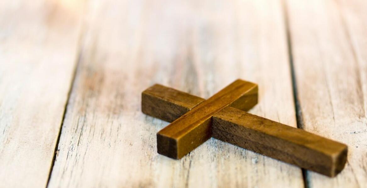 Jak krzyże kościelne wpływają na estetykę wnętrz sakralnych?