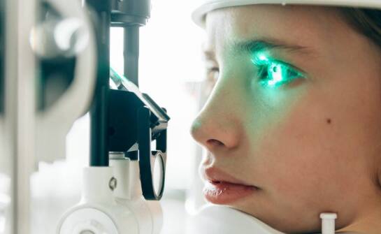 Jakie usługi oferuje okulista w zakresie diagnostyki chorób oczu?