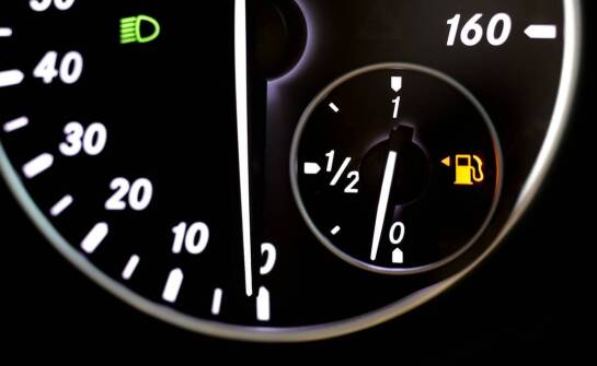 Jak zwiększenie momentu obrotowego wpływa na dynamikę pojazdu?