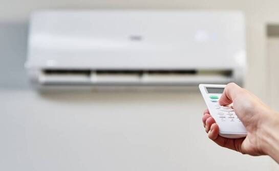 Zastosowanie inteligentnych systemów sterowania w klimatyzacji – co oferuje rynek?