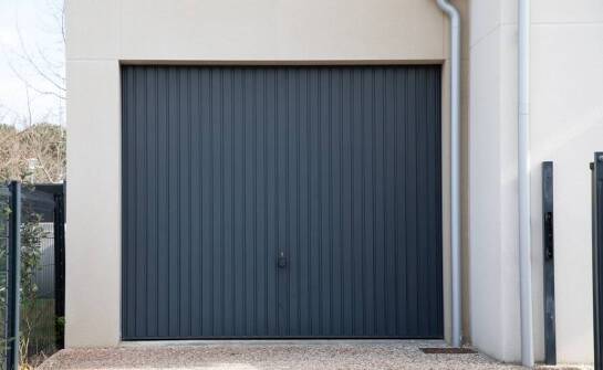 Jak bramy segmentowe wpływają na bezpieczeństwo i efektywność produkcji?