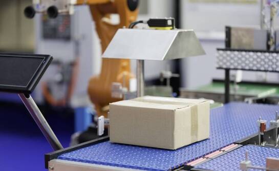 Optymalizacja procesów produkcyjnych dzięki sklejarkom do kartonów